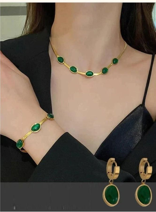 Oval Green Crystal Pendant Necklace Set with Bracelet – Elegant & Timeless Style